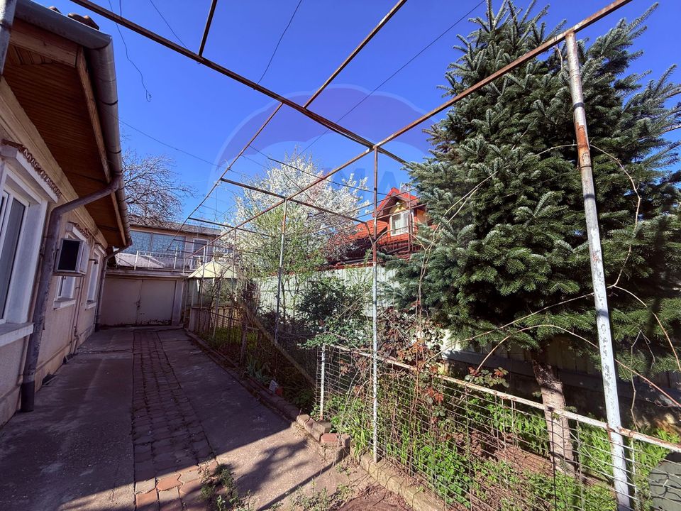 Casă de vanzare cu curte | 4 camere | Zona Gorjului | Teren generos