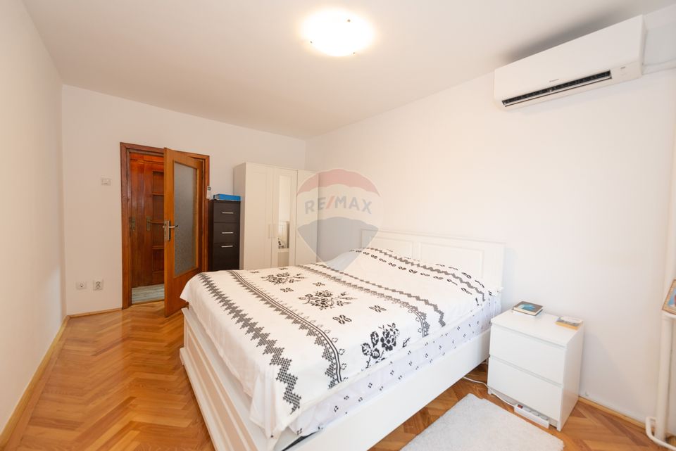 Apartament de vanzare 3 camere în zona Unirii, Mircea Voda