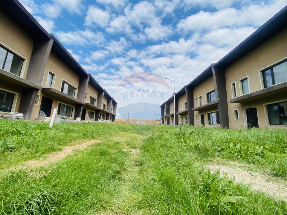 4 room House / Villa for sale