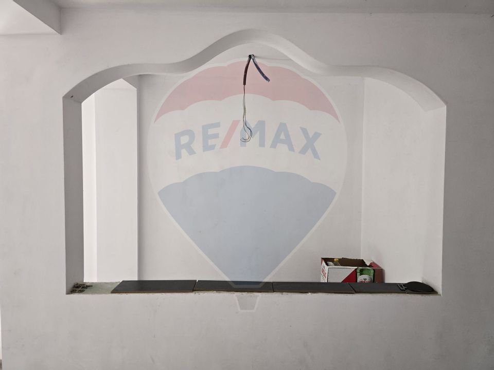 Casă / Vilă cu 4 camere de vânzare în zona Periferie