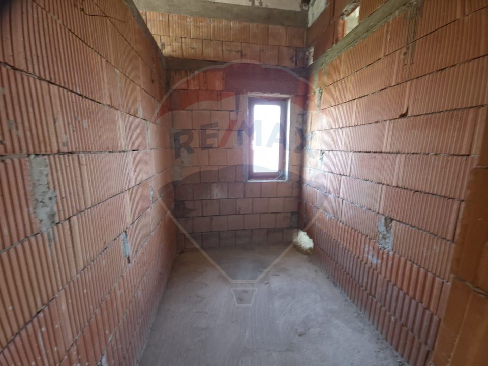 Teren intravilan + casă la roșu de vânzare – Vădurele, jud. Neamț