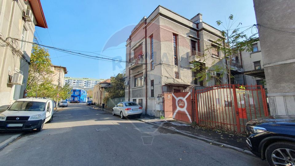 Apartament cu 4 camere de vânzare în zona Unirii