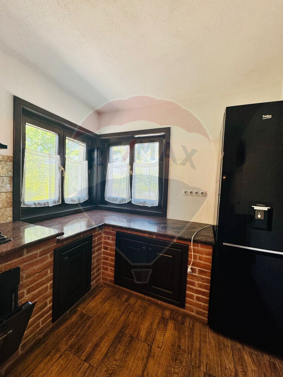 Casă / Vilă cu 4 camere de vânzare