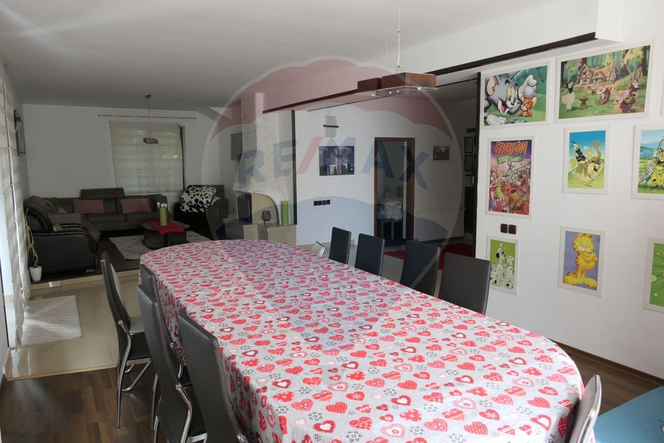 Vilă cu 10 camere de vânzare în zona Centrala