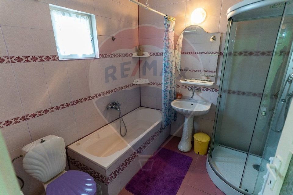 8 room House / Villa for sale