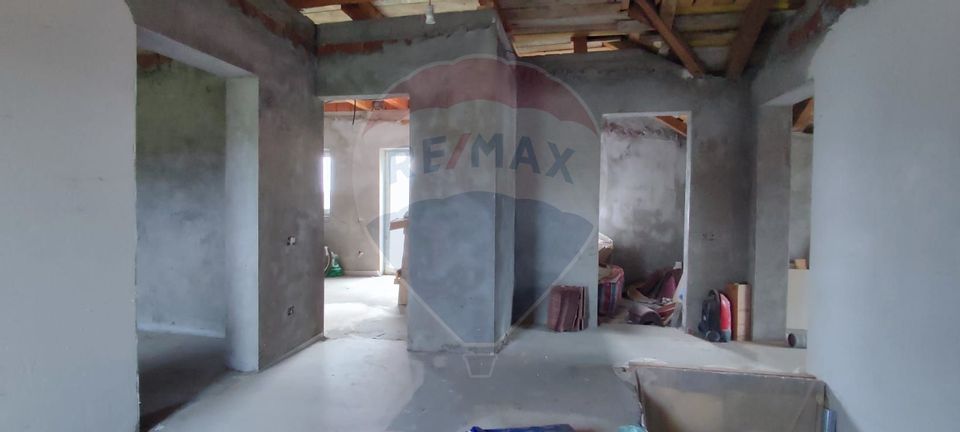 DE VANZARE casa la 10 min de oras