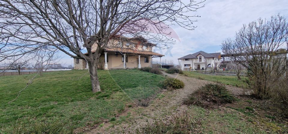 8 room House / Villa for sale