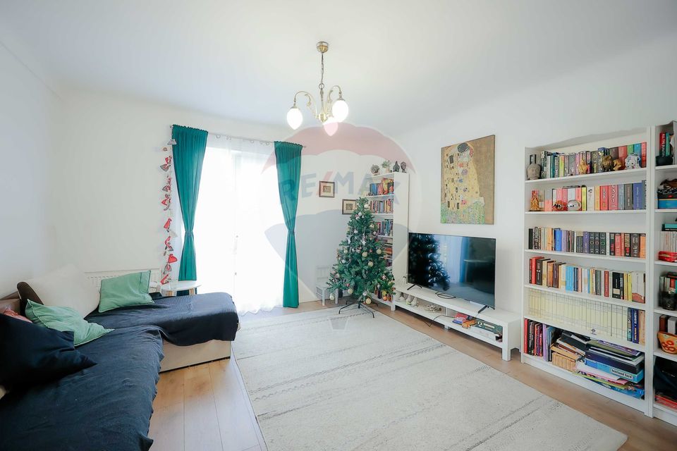 De vânzare apartament cu 2 camere, parter, parcare inclusă, central