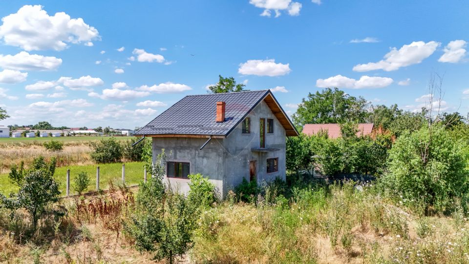 Casa+Laborator+ Teren 12.700 mp + casa de vacanta - Bolintin Vale