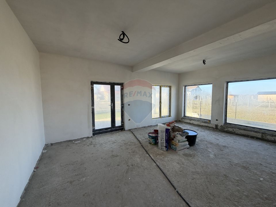 Casă cu 4 camere Campineanca