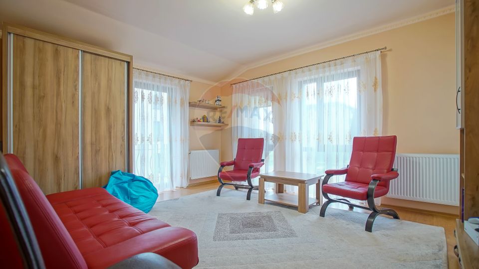 Apartament in vila, 3 camere, Nicolae Labis, Tractorul