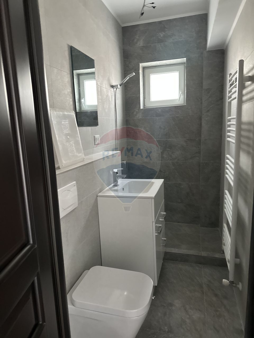 690sq.m Commercial Space for rent