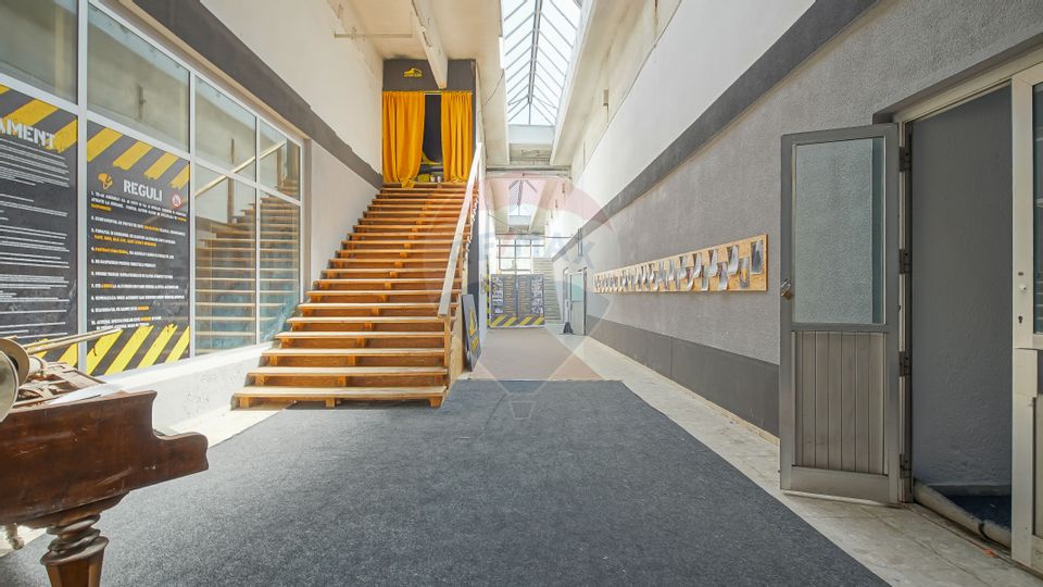 Spațiu comercial de 2,491mp de vânzare în zona Bartolomeu