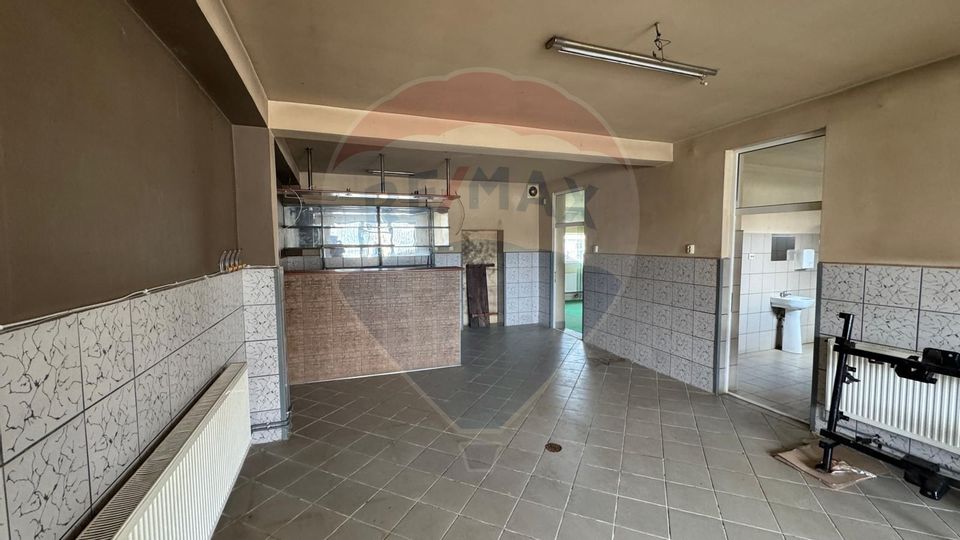 155sq.m Commercial Space for rent, Central area