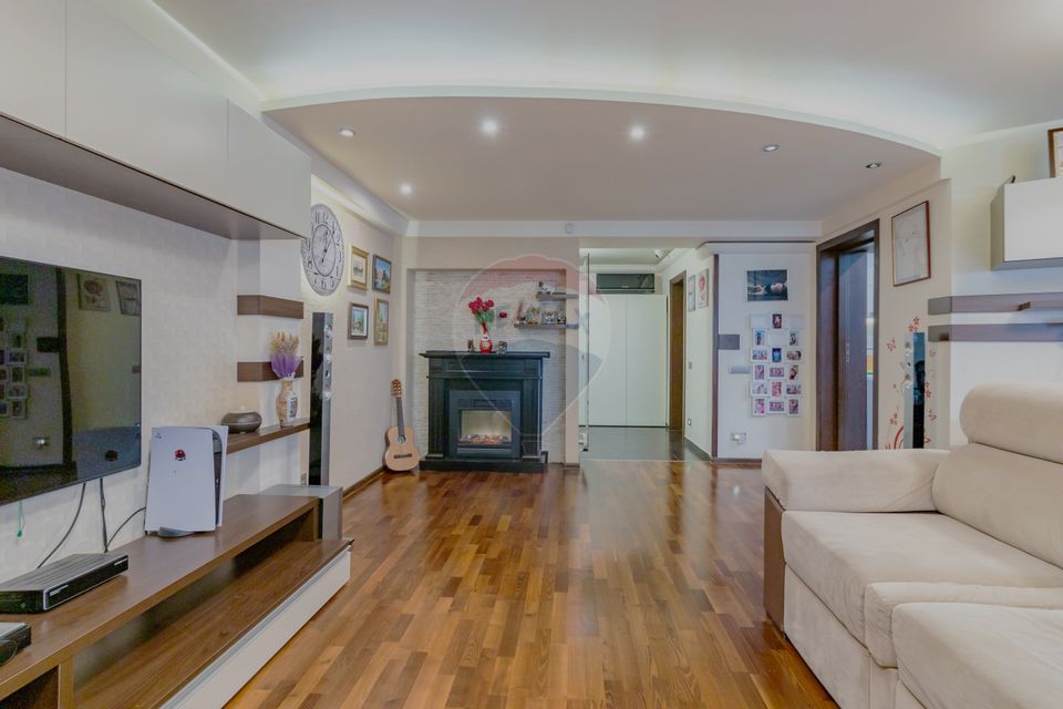 Apartament special | 137.36mp utili | 143mp utili totali | 2009