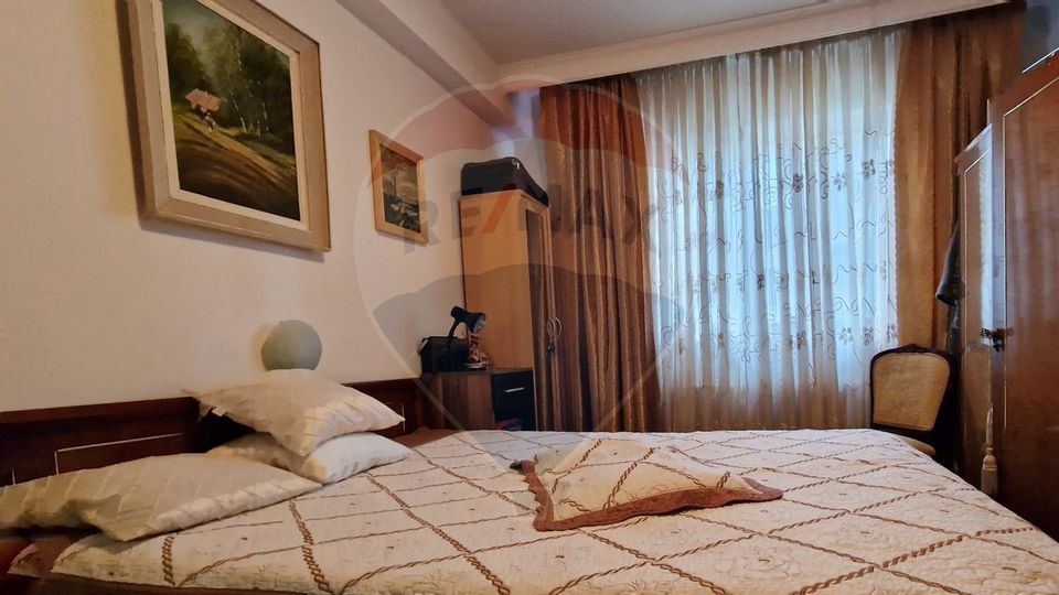 Închiriez apartament 3 camere, zona Floresti