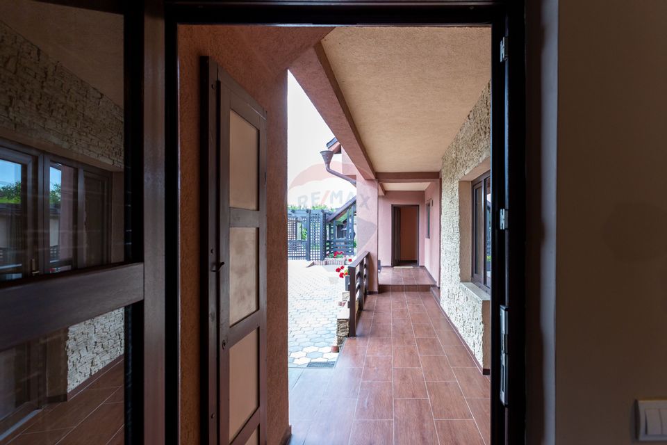 10 room House / Villa for sale, Serbanesti area