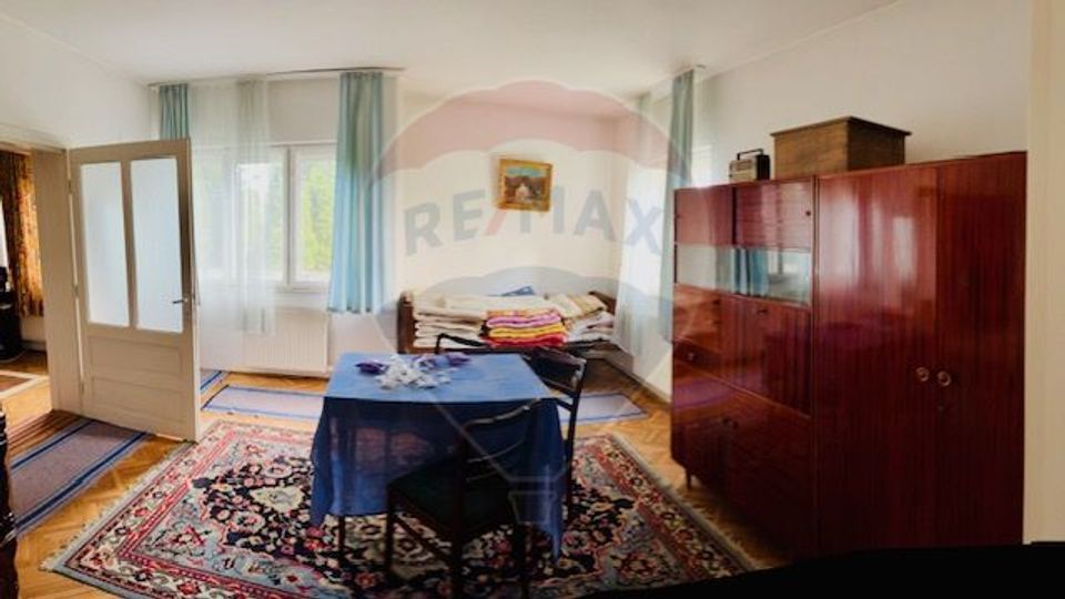 Casă / Vilă cu 7 camere de vânzare