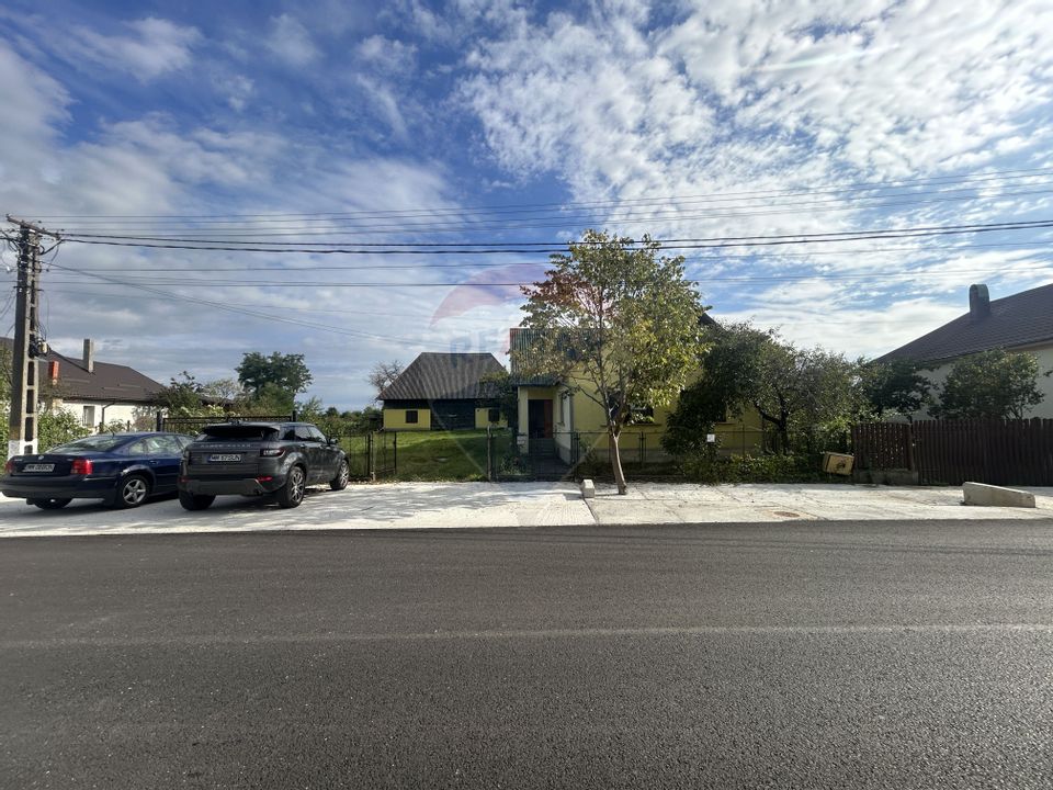 Casa - sura cu 16 ari teren de vânzare în Buşag