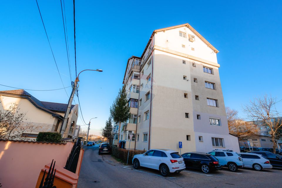 Apartament cu 4 camere de vânzare în zona Trivale