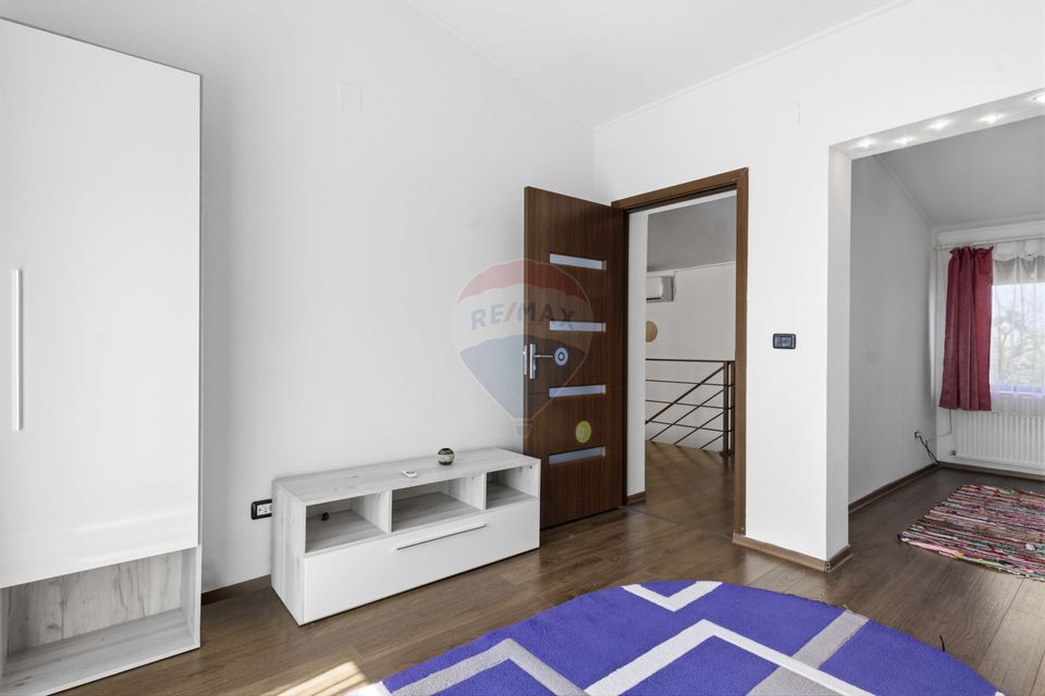 Casă cu 5 camere de inchiriat in Sofronea,Arad