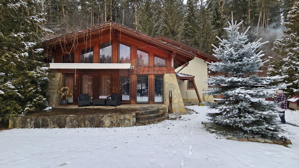 Vilă de lux cu 4 camere de vânzare în Câmpulung Moldovenesc, Suceava