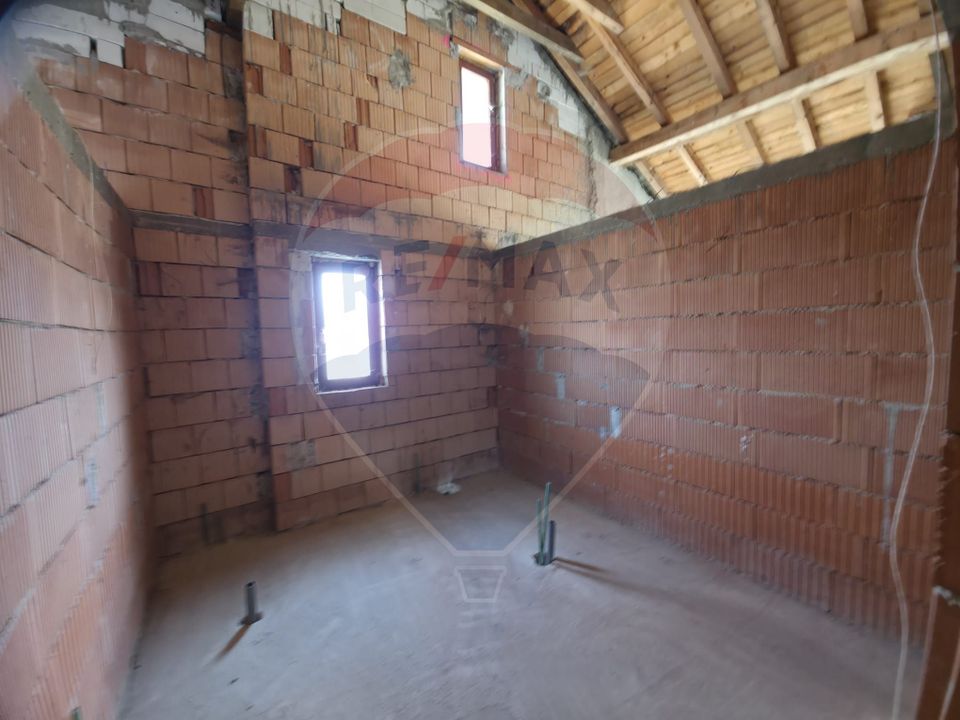 Teren intravilan + casă la roșu de vânzare – Vădurele, jud. Neamț