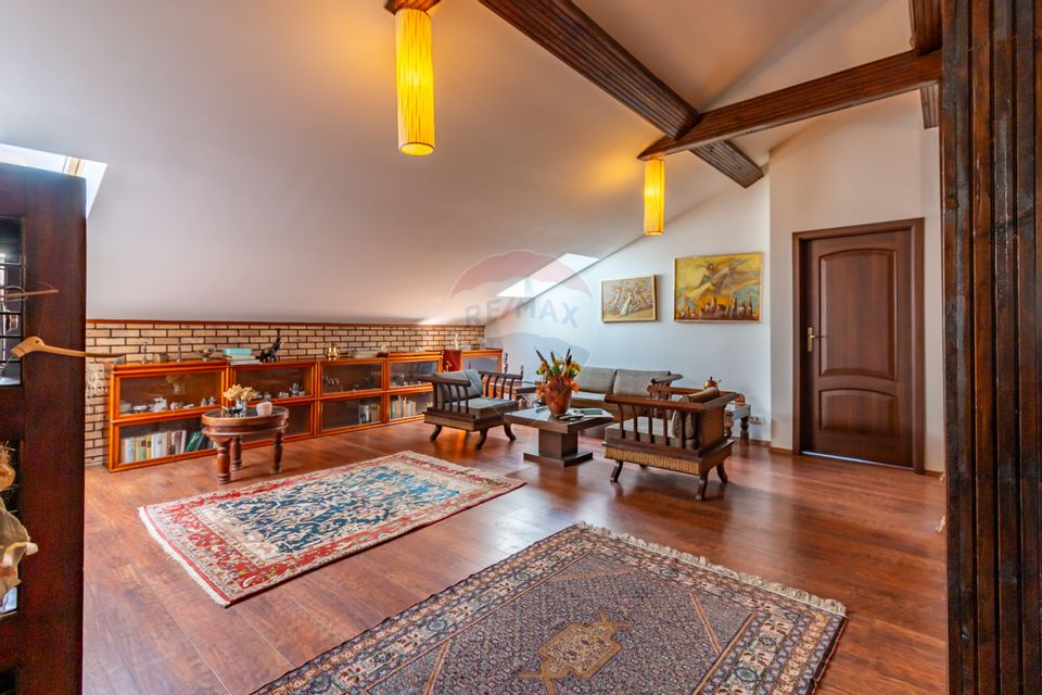 8 room House / Villa for sale