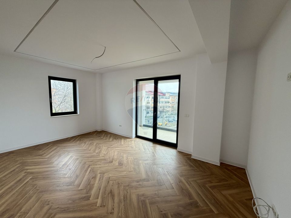 Apartament 3 camere bloc nou zona Finante