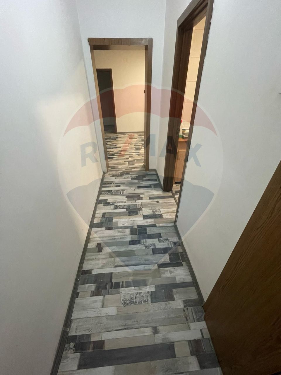 Apartament cu 3 camere de vânzare în zona Rovine