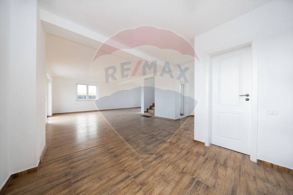 Vila moderna cu 4 camere,  P+E - teren 501 mp