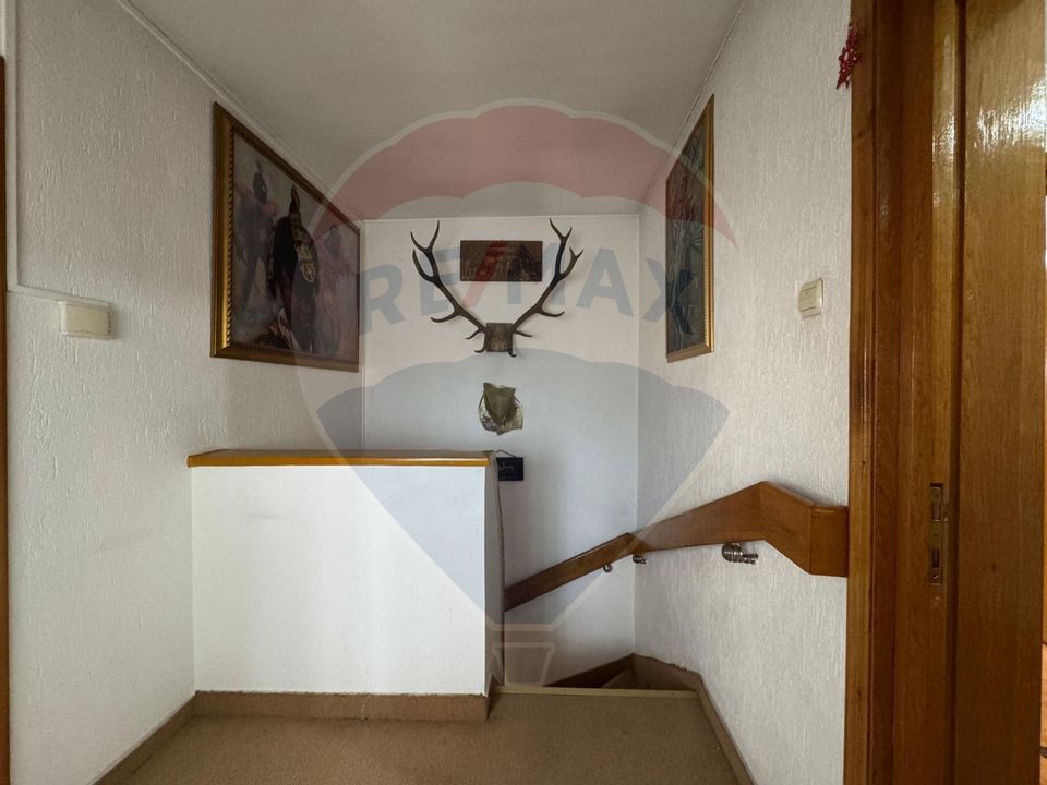 House / Villa with 6 rooms for sale in the area of 23 August (Catelul)