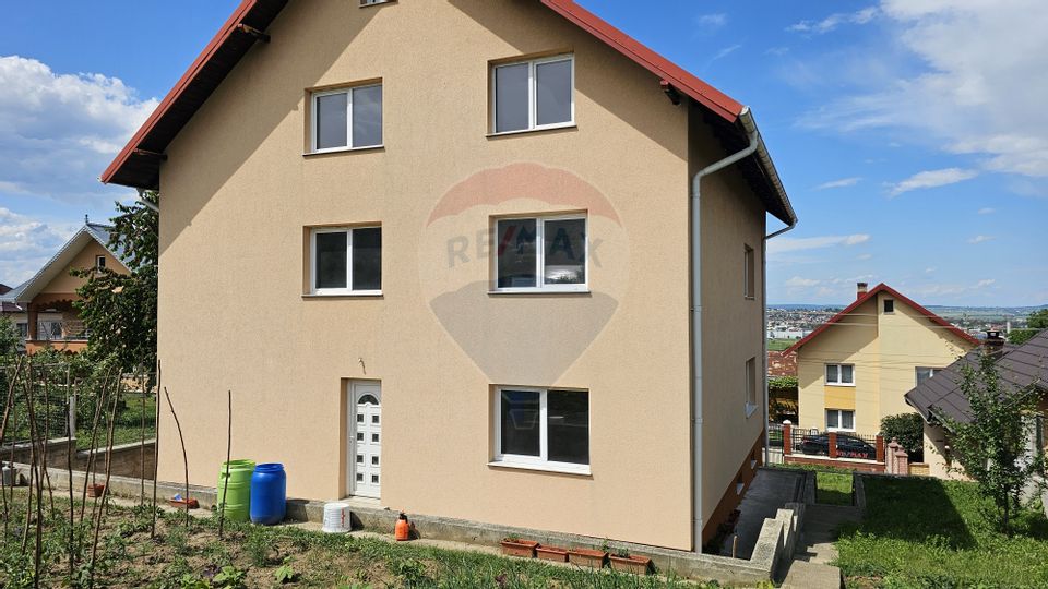 Casă / Vilă cu 12 camere-Sfântu Ilie Vechi, Suceava