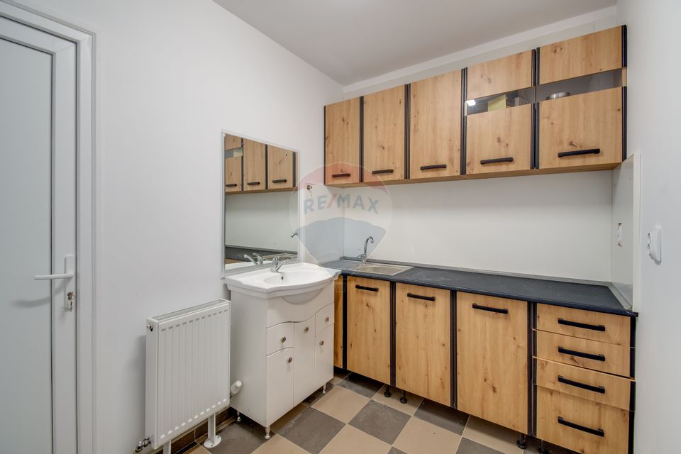 Hala de vanzare, 600 mp constructie, 7000 mp teren, Racari Dambovita