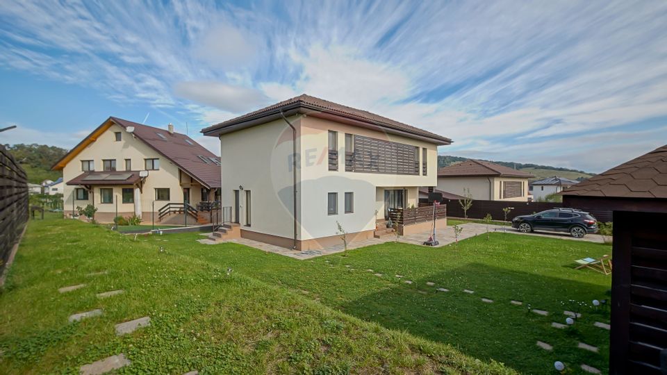 Casă individuală de vânzare în Hărman – modernă, spațioasă și complet