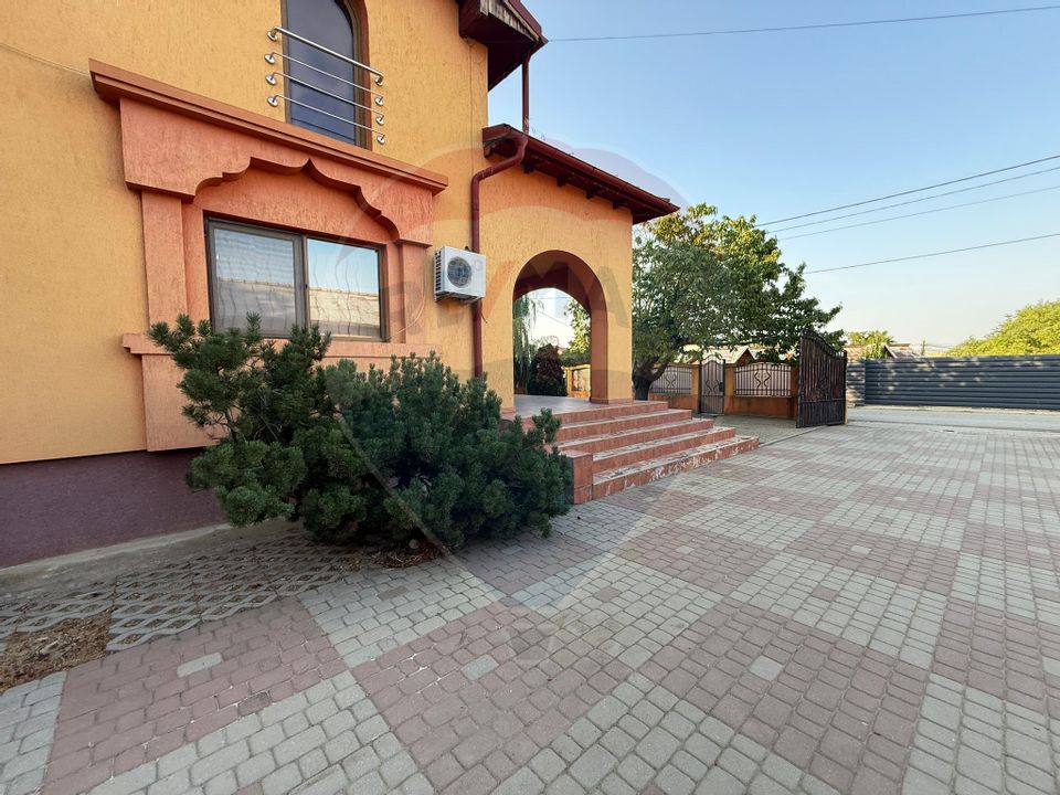 De vânzare Casă / Vilă 5 camere + 5.300 mp teren Slobozia Moara, DB