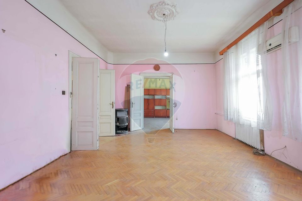 4 room Apartment for sale, Central area