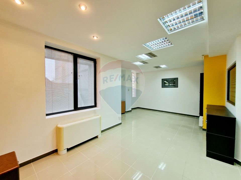 Office Building 365 sqm Fire Tower Area 6 Parking Spaces