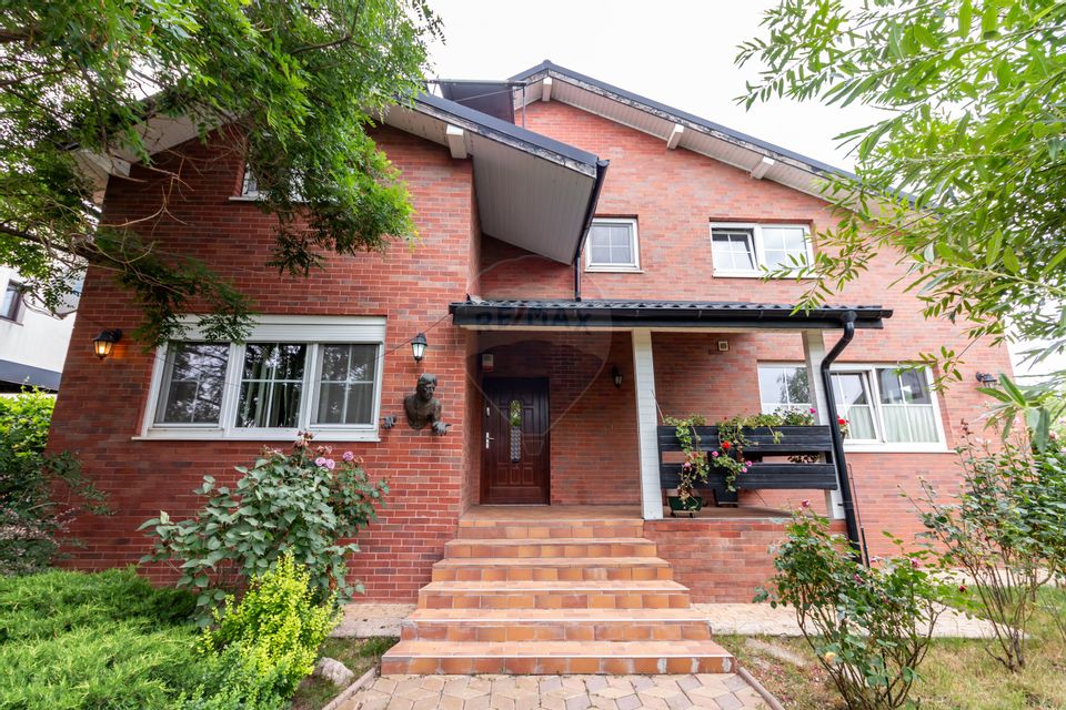 8 room House / Villa for sale