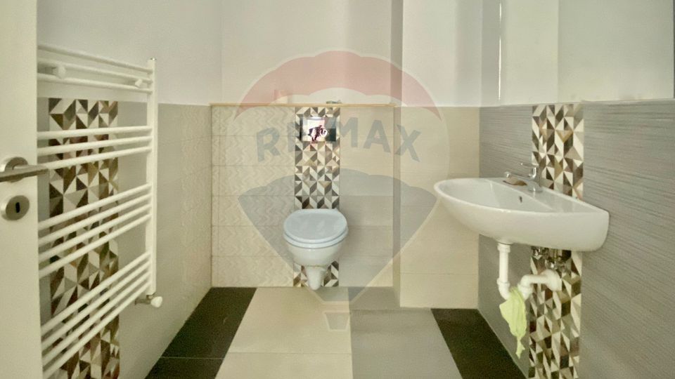 70sq.m Commercial Space for rent, Tractorul area