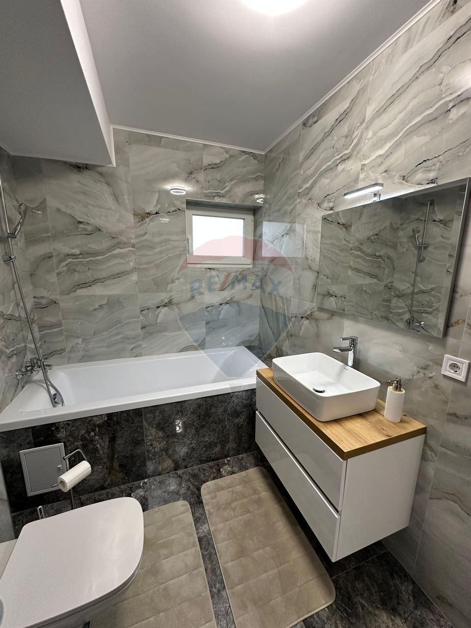 CASA DE LUX  4 CAMERE DE INCHIRIAT SELIMBAR