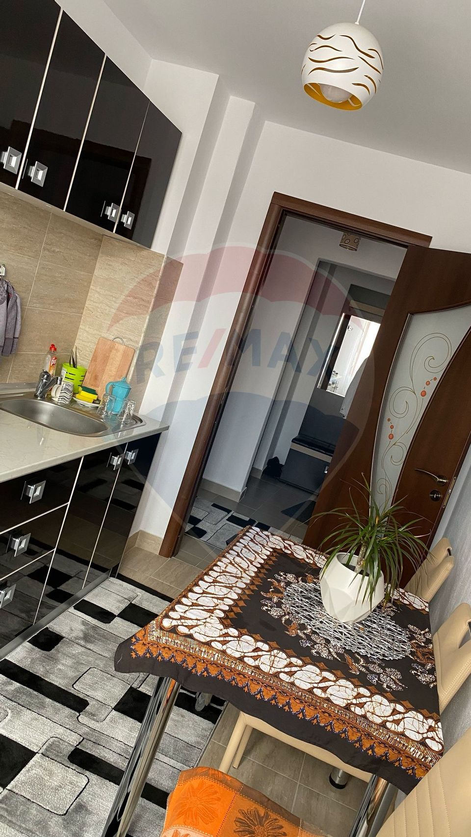 Apartament cu 3 camere de vânzare