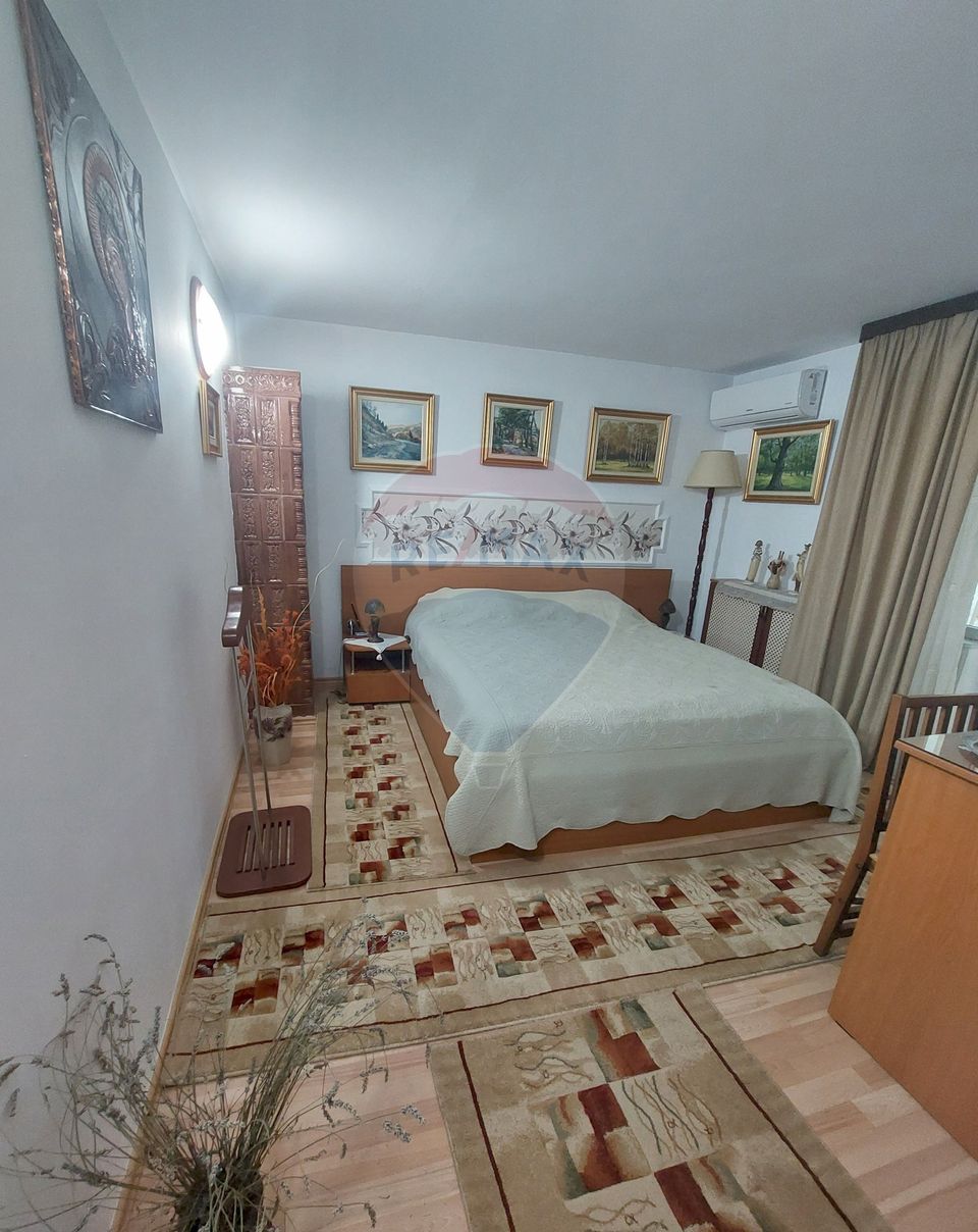 Casă / Vilă cu 10 camere de vânzare în zona Central