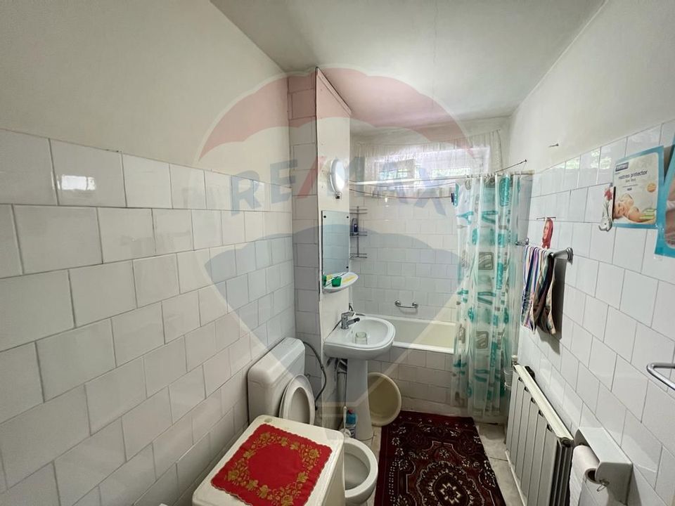 Apartament cu 3 camere de vânzare în cartier Săsar