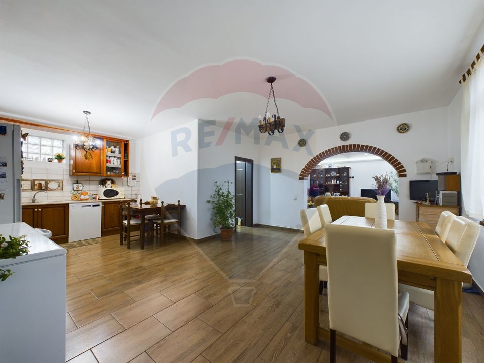 Vila cu 6 camere, teren 1200mp de vanzare- Varasti, la 4 km de Berceni