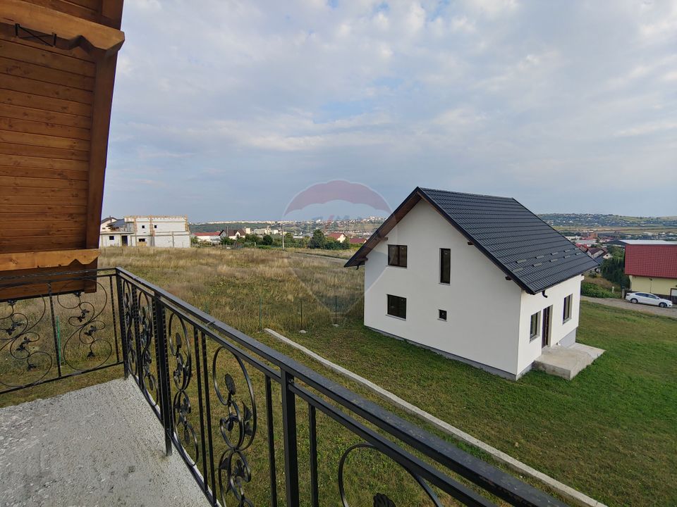 Casă / Vilă individuală cu 560 mp teren, de vânzare în Scheia, Suceava