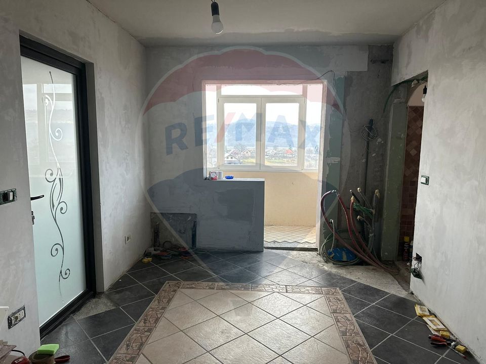 Apartament cu 2 camere de vânzare Savinesti