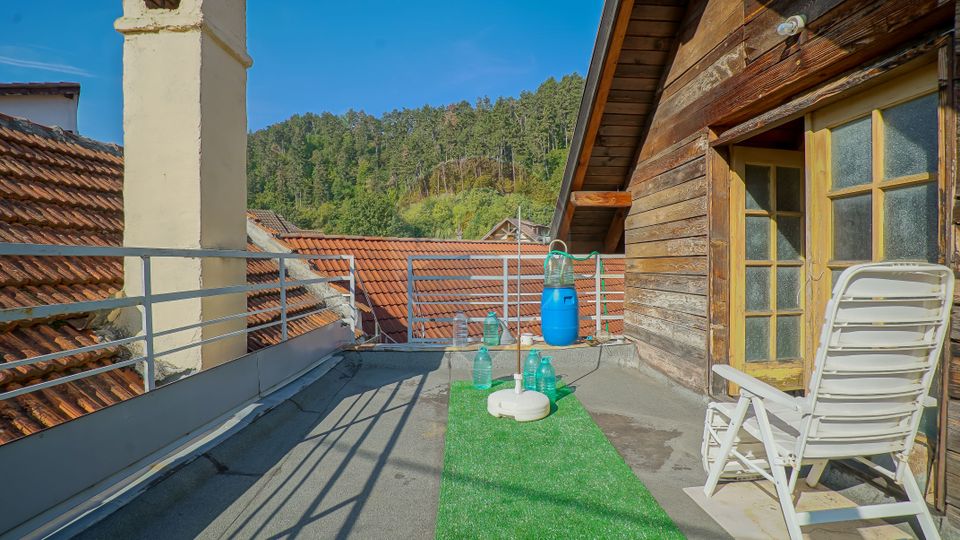 REZERVATA! Vilă impozantă, cu două apartamente și mansardă, Schei