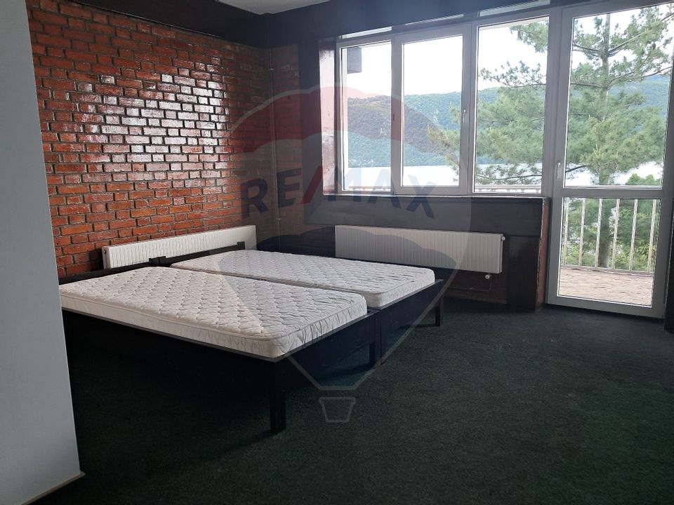 Pensiune Eselnita / 16 camere / Teren - 1448 mp / Ponton