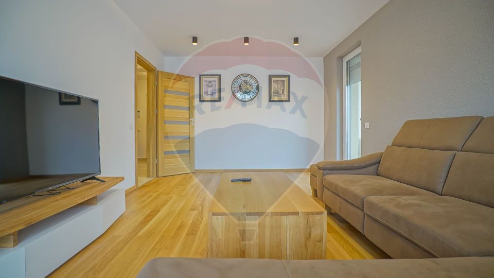 Apartament cu 2 camere de închiriat în zona Tractorul